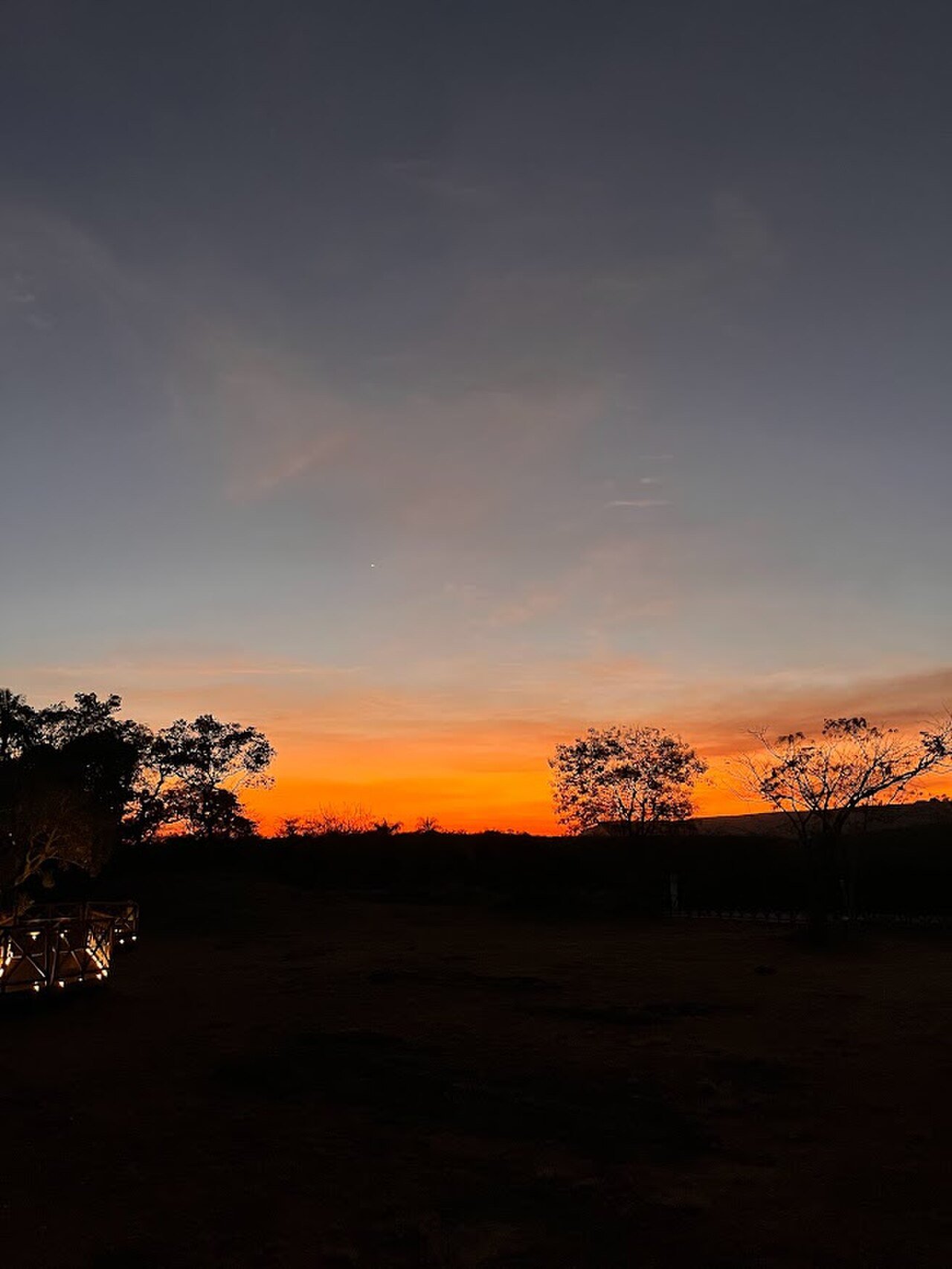 Estrada ao entardecer na Chapada dos Guimarães, Mato Grosso